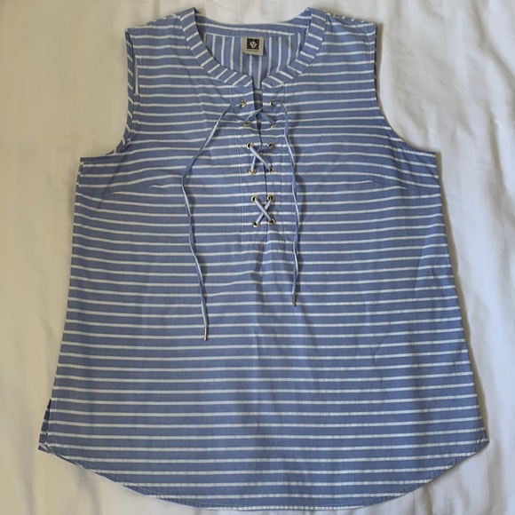 Anne Klein light blue/white seersucker lace up front sleeveless top EUC - Picture 1 of 5